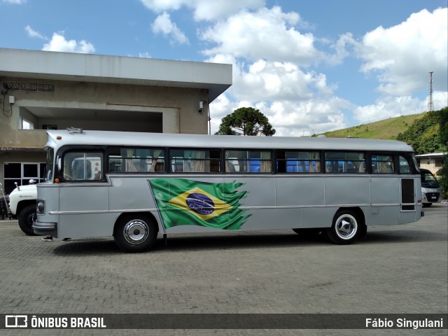Ônibus Particulares 11 na cidade de Juiz de Fora, Minas Gerais, Brasil, por Fábio Singulani. ID da foto: 12081466.