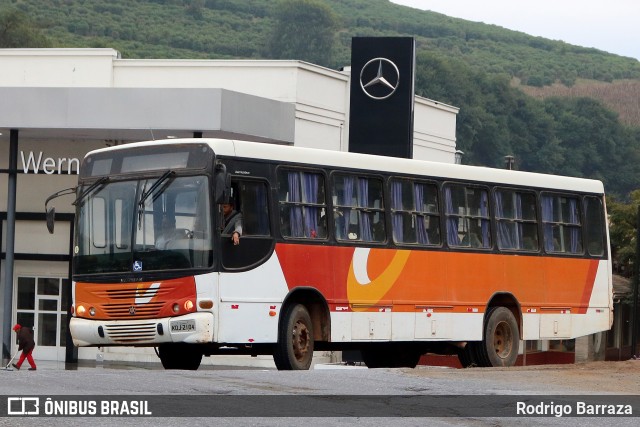 Ônibus Particulares 2104 na cidade de Manhuaçu, Minas Gerais, Brasil, por Rodrigo Barraza. ID da foto: 12083025.