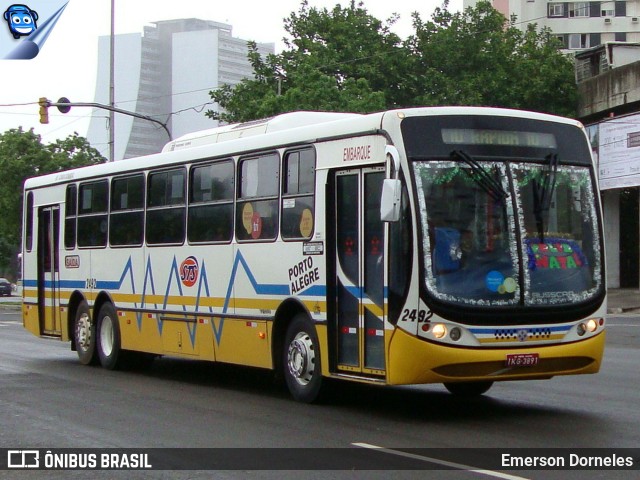 Restinga Transportes Coletivos 2492 na cidade de Porto Alegre, Rio Grande do Sul, Brasil, por Emerson Dorneles. ID da foto: 12082672.
