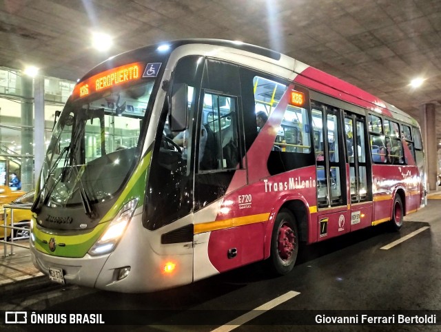 Transmilenio E720 na cidade de Bogotá, Colômbia, por Giovanni Ferrari Bertoldi. ID da foto: 12082817.