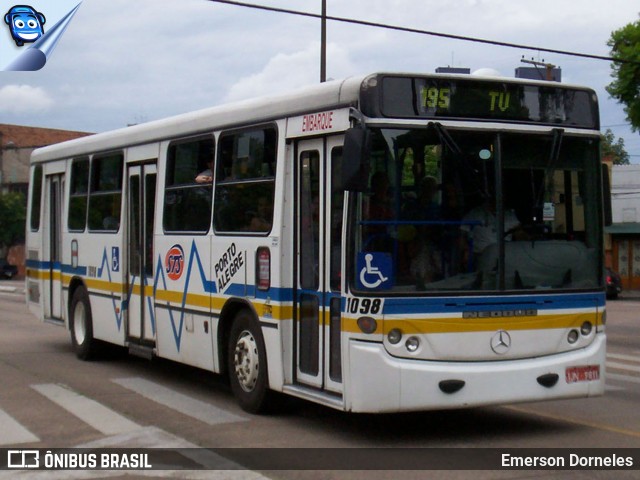Trevo Transportes Coletivos 1098 na cidade de Porto Alegre, Rio Grande do Sul, Brasil, por Emerson Dorneles. ID da foto: 12082629.