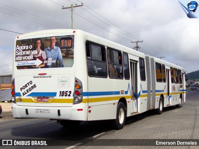 Trevo Transportes Coletivos 1052 na cidade de Porto Alegre, Rio Grande do Sul, Brasil, por Emerson Dorneles. ID da foto: 12082712.