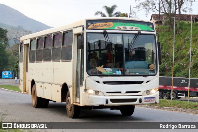 Ônibus Particulares 0H83 na cidade de Manhuaçu, Minas Gerais, Brasil, por Rodrigo Barraza. ID da foto: 12083016.