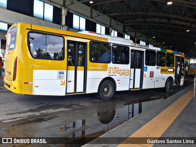 Plataforma Transportes 30957 na cidade de Salvador, Bahia, Brasil, por Gustavo Santos Lima. ID da foto: 12081898.