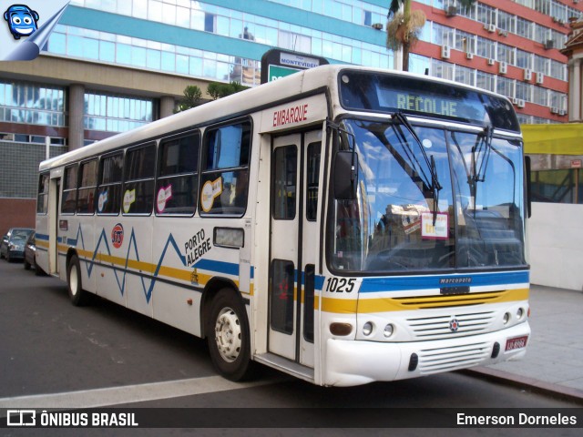 Trevo Transportes Coletivos 1025 na cidade de Porto Alegre, Rio Grande do Sul, Brasil, por Emerson Dorneles. ID da foto: 12082667.