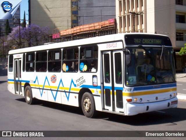 VTC - Viação Teresópolis Cavalhada 2109 na cidade de Porto Alegre, Rio Grande do Sul, Brasil, por Emerson Dorneles. ID da foto: 12083552.