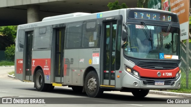 Pêssego Transportes 4 7266 na cidade de São Paulo, São Paulo, Brasil, por Cle Giraldi. ID da foto: 12083521.