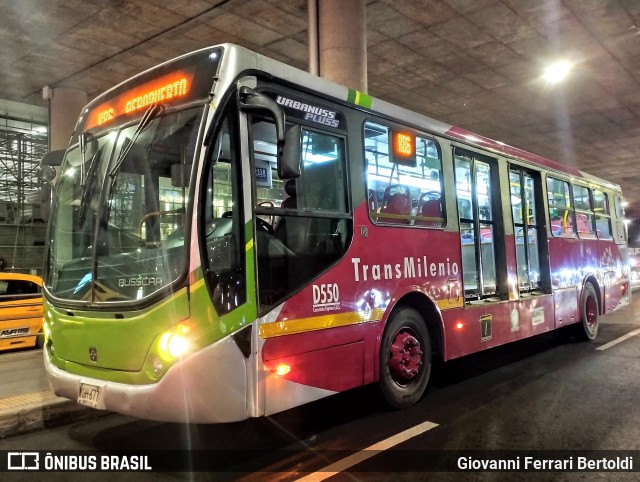 Transmilenio D550 na cidade de Bogotá, Colômbia, por Giovanni Ferrari Bertoldi. ID da foto: 12084546.
