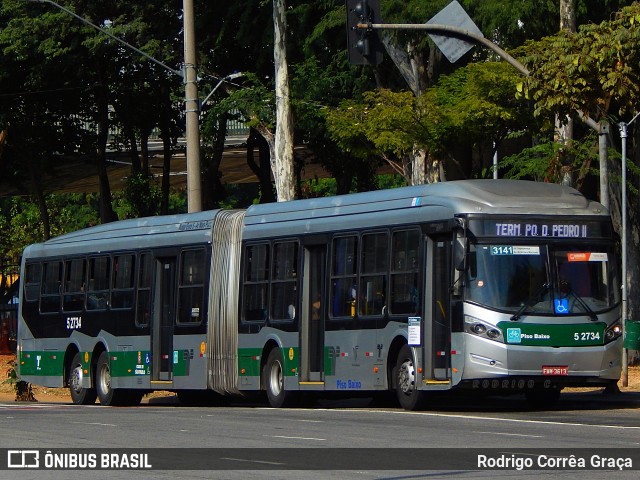 Via Sudeste Transportes S.A. 5 2734 na cidade de São Paulo, São Paulo, Brasil, por Rodrigo Corrêa Graça. ID da foto: 12084988.