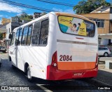 Petro Ita Transportes Coletivos de Passageiros 2084 na cidade de Petrópolis, Rio de Janeiro, Brasil, por Caio Silva. ID da foto: :id.