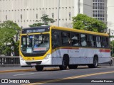 Empresa Metropolitana 215 na cidade de Recife, Pernambuco, Brasil, por Alexandre Dumas. ID da foto: :id.