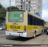 Escolares 195 na cidade de Porto Alegre, Rio Grande do Sul, Brasil, por Diego Soares. Número da foto: #13296813.