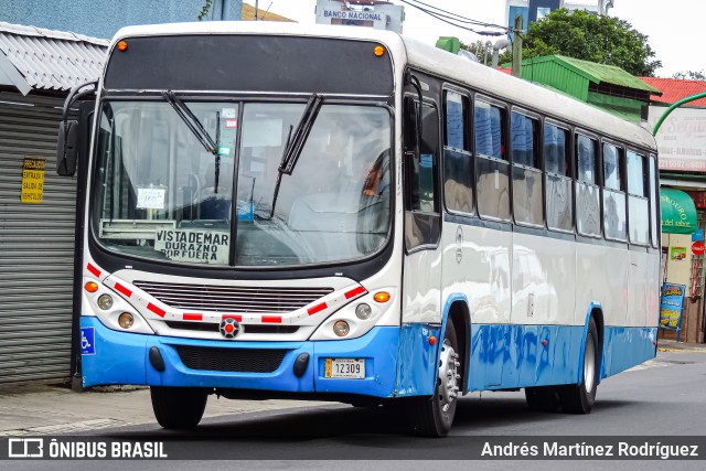 Buses Guadalupe 120 na cidade de San José, San José, Costa Rica, por Andrés Martínez Rodríguez. Número da foto: #13301199.