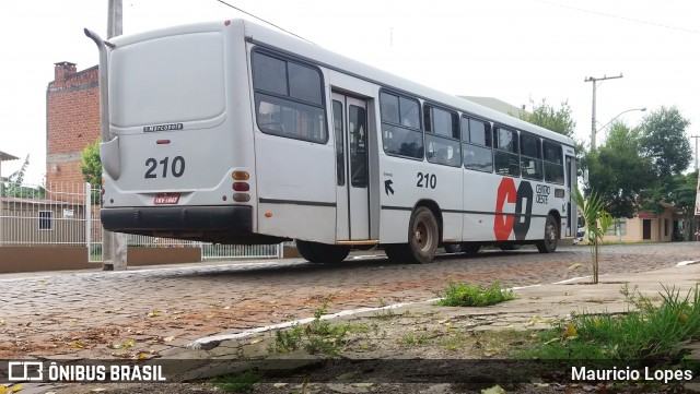 Viação Centro Oeste 210 na cidade de Santiago, Rio Grande do Sul, Brasil, por Mauricio Lopes. Número da foto: #13330808.